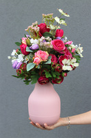 La Guel Pink Flowers, kompozycja kwiatowa w wazonie