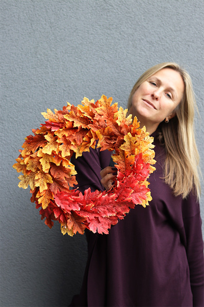 Autumn Vibes, jesienny wianek z kolorowych liści