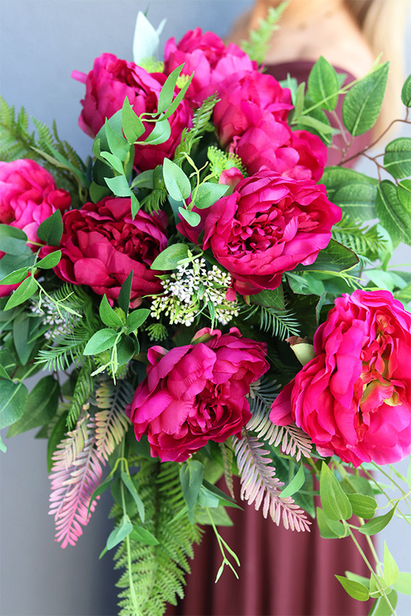 Luiza Deluxe, bukiet nagrobny z peoniami we wkładzie