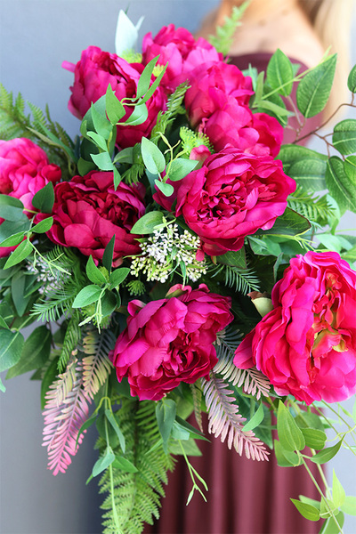 Luiza Deluxe, bukiet nagrobny z peoniami we wkładzie