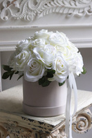 Bielissa Roses 2, flowerbox welurowy z białymi różami