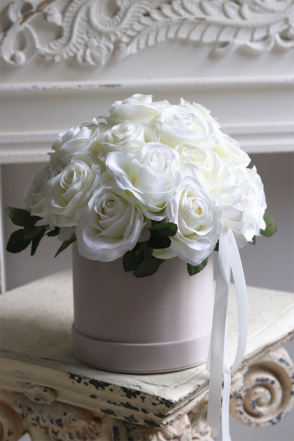 Bielissa Roses 2, flowerbox welurowy z białymi różami