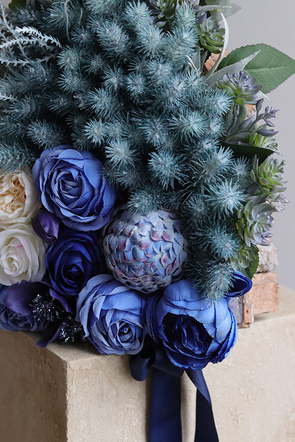 Blue Heart, kompozycja nagrobna w kształcie serca