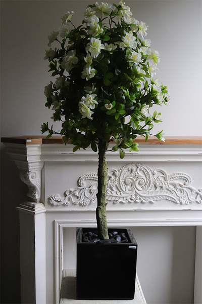 Azalia Fiberglass, sztuczna roślina w czarnej donicy