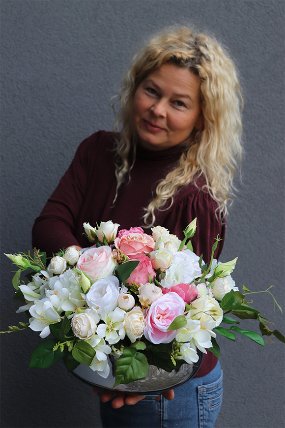 Maria Antonina Silver, kompozycja kwiatowa w naczyniu