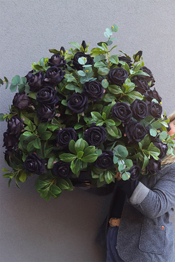 Black Velvet Roses Deluxe, elegancka kompozycja w misie,wym.72x80cm 