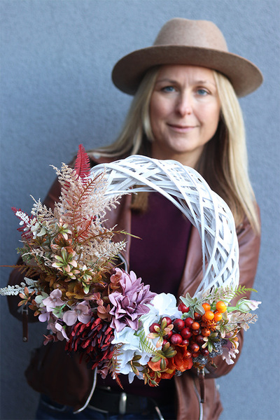 Chryzantemia, asymetryczny jesienny wianek