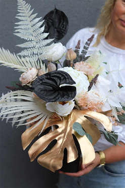 Premium Delight, nowoczesny bukiet nagrobny we wkładzie, dł.55cm