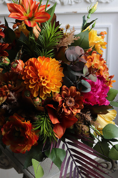 Moretia, czterostronny bukiet nagrobny we wkładzie do wazonu