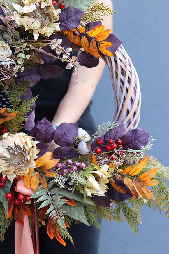 Jesienny Dom, asymetryczny jesienny wianek z dynią, śr.50cm