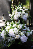 Fleurs Blanches, bukiet nagrobny we wkładzie do wazonu