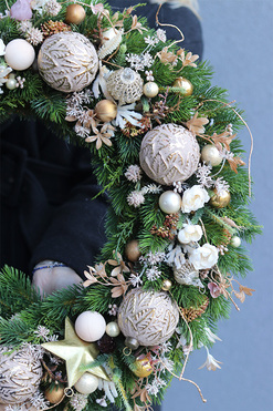 OD RĘKI Deco Beige&Gold, zachwycający świąteczny wianek, śr.54cm