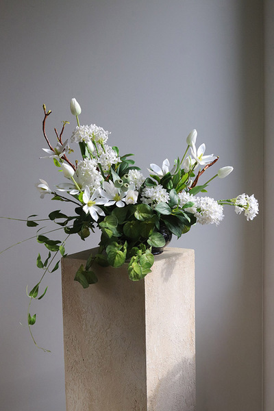 Wiosenna Magnolia, dekoracja nagrobna w misie