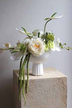 Wedding Day Leori 5, biała kompozycja w pucharze, wym.40x45x28cm