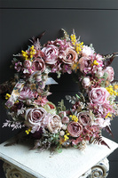 Merillana, wianek kwiatowy na drzwi z mimozą