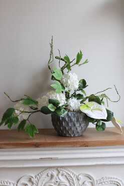 OD RĘKI Makebana, kompozycja kwiatowa w naczyniu, wym.39x50cm