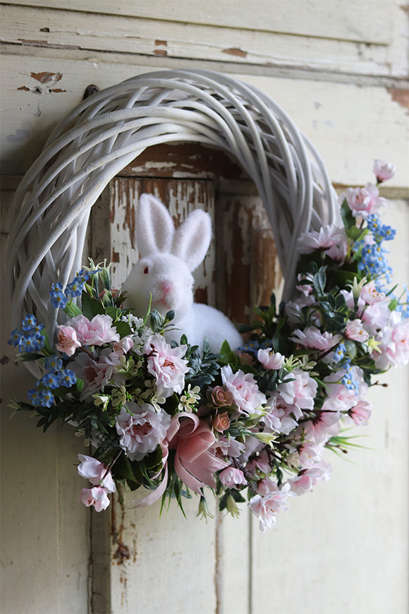 Biały Królik, wielkanocny wianek z zajączkiem, śr.37cm