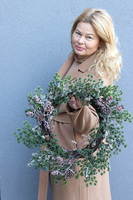 Modrzew Simple, zimowy wianek na drzwi