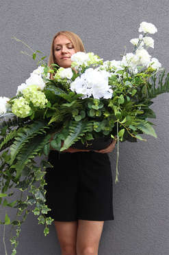 White Heaven, kompozycja nagrobna w misie, dł.120cm