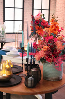 Bollywood 2, kompozycja kwiatowa w energetycznych kolorach