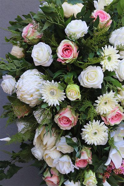 Romeria, wiązanka nagrobna z mieczykiem