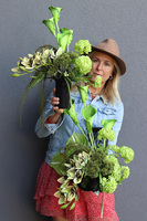 Green Place, dekoracja nagrobna na plastrze drewna & bukiet 
