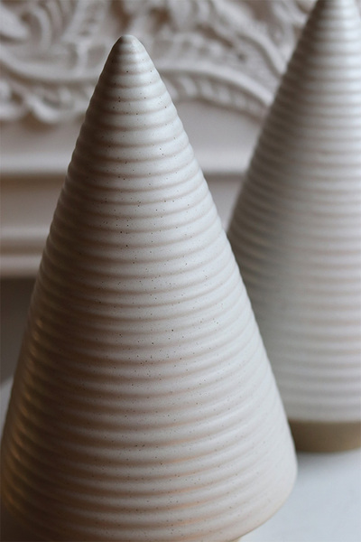 Simple Winter, choinka figurka świąteczna, kremowa