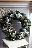 Srebrna Ballada Scandi, świąteczny wianek na drzwi