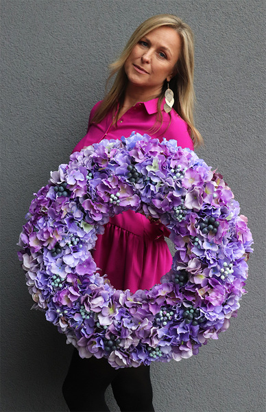 Hortensja Beti Fiolet, wianek z borówkami