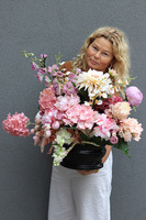 Morena, kompozycja nagrobna w misie	