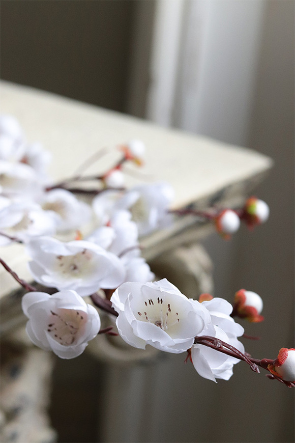 Sakura, sztuczne kwiaty na gałązce, wiśnia biała