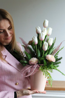 Wiosenna Przystań, dekoracja kwiatowa z tulipanami