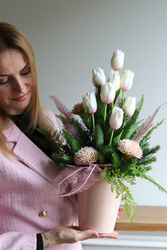 Wiosenna Przystań, dekoracja kwiatowa z tulipanami