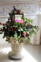 Angelo Garden Purple&Gold 2, kompozycja kwiatowa z lampionem