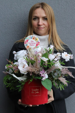 OD RĘKI Ozaria, welurowy flowerbox na dzień babci, wys.44x35cm 