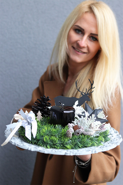 Czarny Renifer, świąteczny stroik na talerzu