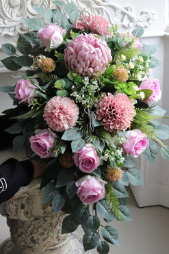 Kerrata New 3, pastelowa dekoracja nagrobna w misie, dł.70cm