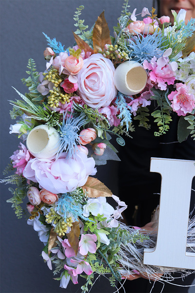 Literra, dekoracyjny wianek z drewnianą literą, śr.45cm 