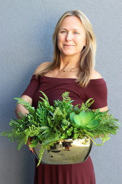 Goldie Greena, kompozycja z sukulentami w donicy glamour, wys.28cm