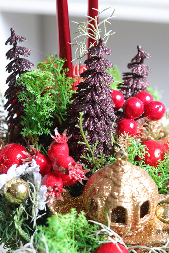 Brokatowy Las Red, świąteczny stroik z choineczkami