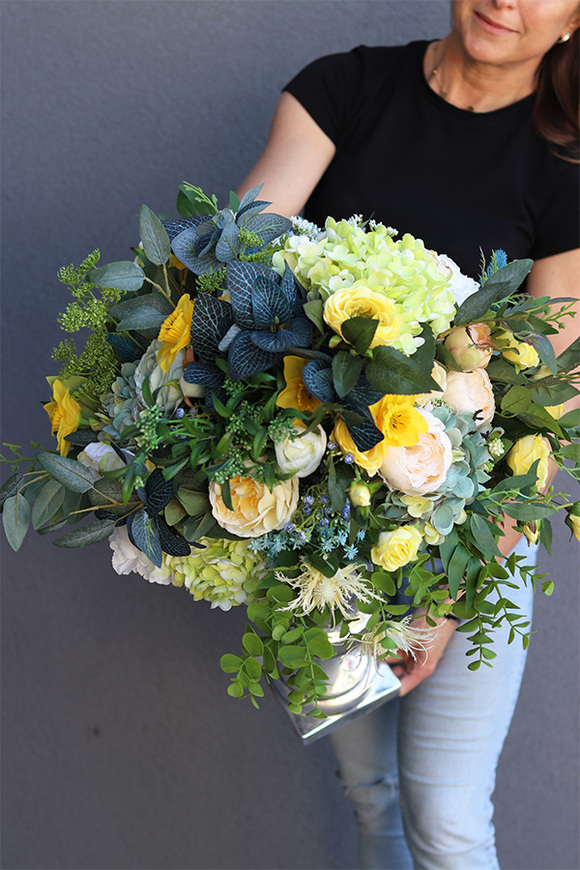 Eveline Silver, kompozycja kwiatowa w pucharze