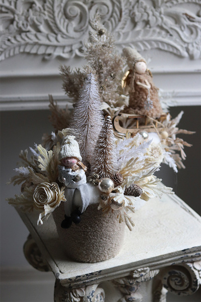 Comfort Christmas Beige, świąteczna kompozycja w osłonce z futerkiem