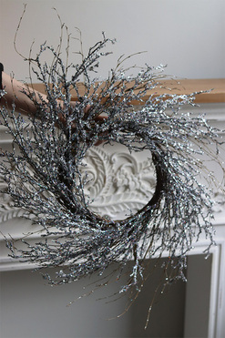 OD RĘKI Frozen Woods, zimowy wianek z brokatem, srebrny, rozp.56cm