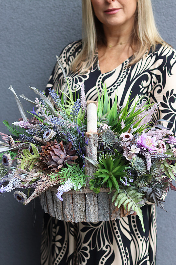 Violetina, kompozycja w koszyku