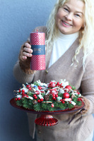 Red Winter, stroik ze świecą na szklanej paterze