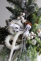 Biała Landia, realistyczna choinka świąteczna z przybraniem