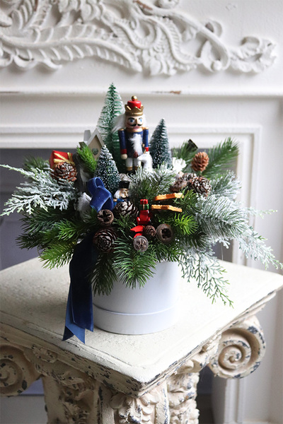 Boy Childhood, flowerbox świąteczny, Dziadek do Orzechów