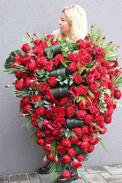 wiązanka nagrobna w kształcie serca, Czerwień Lux