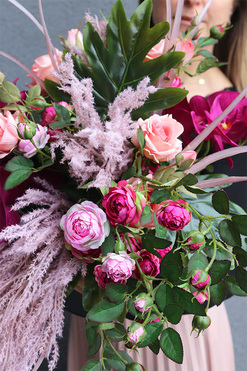 Grelia, kwiatowa kompozycja w metalowej donicy, wys.50cm   