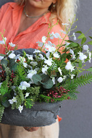 Spring Garden Volcan, asymetryczna kompozycja kwiatowa